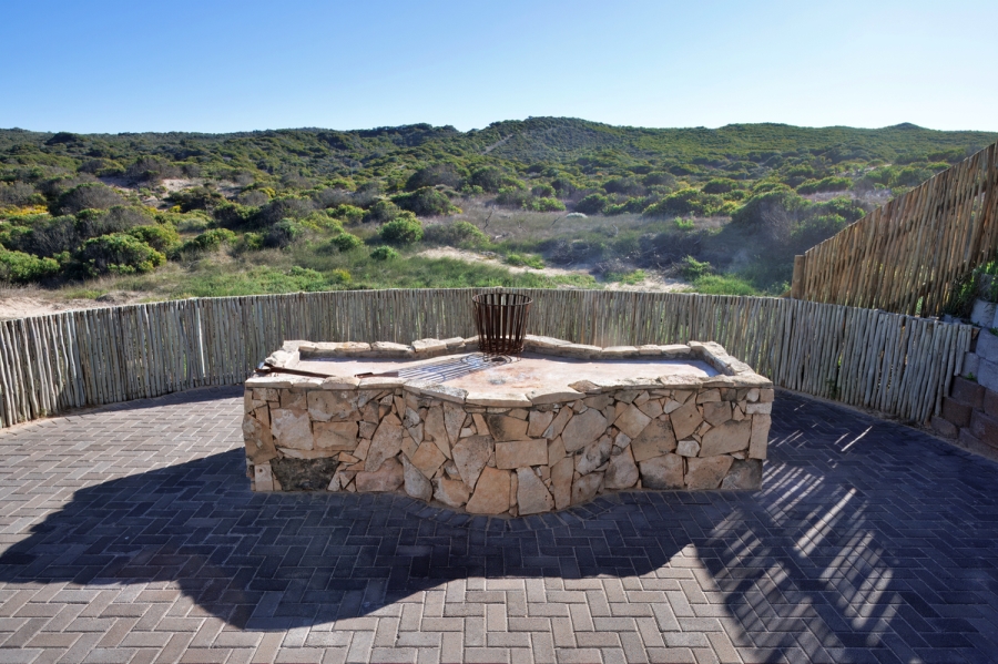 4 Bedroom Property for Sale in Stilbaai Oos Western Cape